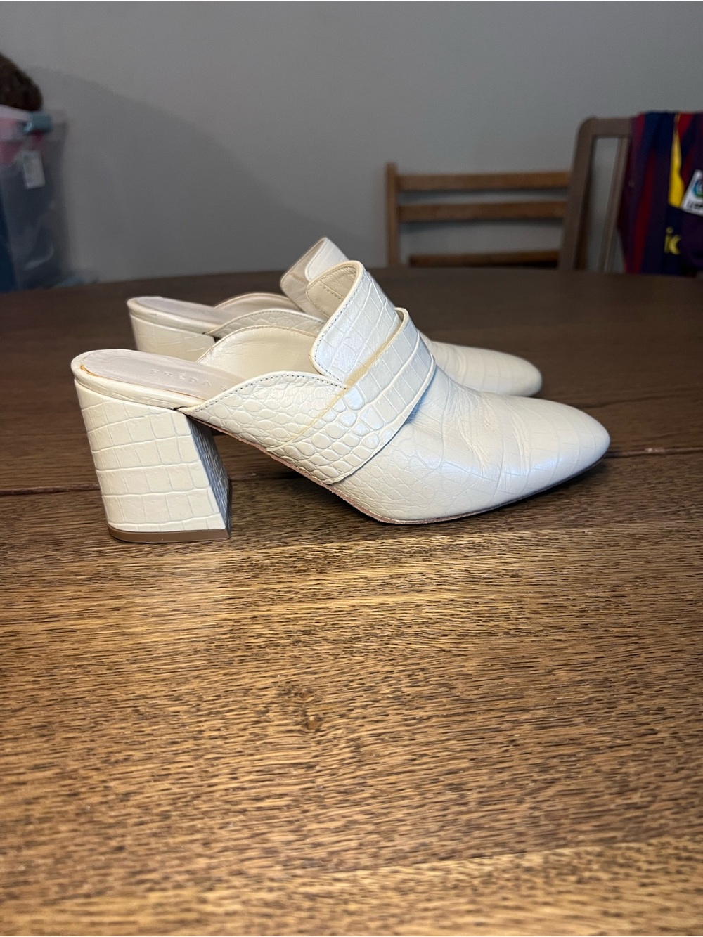 Freda Salvador Fire Block Heel Mule Ivory Croc Embossed Leather Size 9 Spain